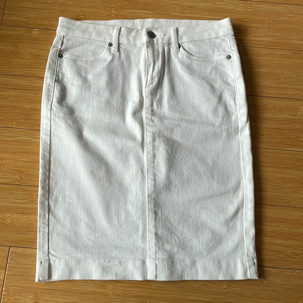 NWOT Uniqlo Midi White Denim Skirt